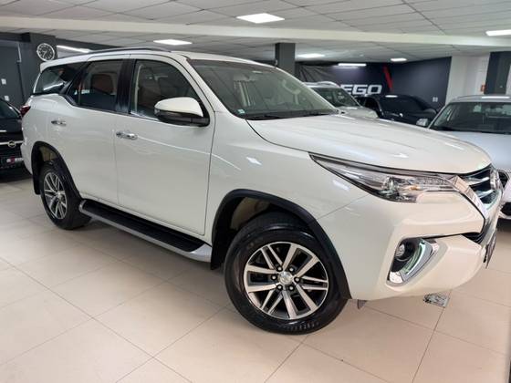 TOYOTA HILUX SW4 2.8 SRX 4X4 16V TURBO INTERCOOLER DIESEL 4P AUTOMÁTICO TOYOTA HILUX SW4 2.8 SRX 4X4 16V TURBO INTERCOOLER DIESEL 4P AUTOMÁTICO
